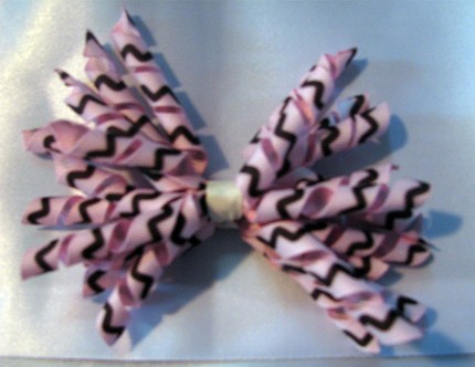 Pink Squiggle Korker Bow