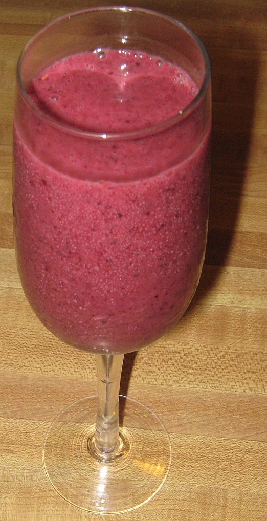 Blackberries & grapefruit combine in this unique smoothie!