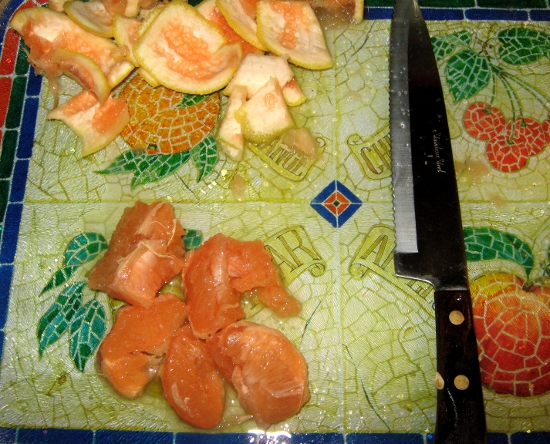 Removing seeds from grapefruit