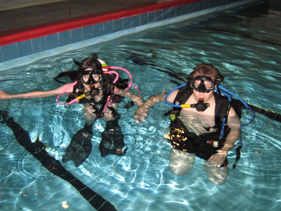 Beeb & Jai scuba diving